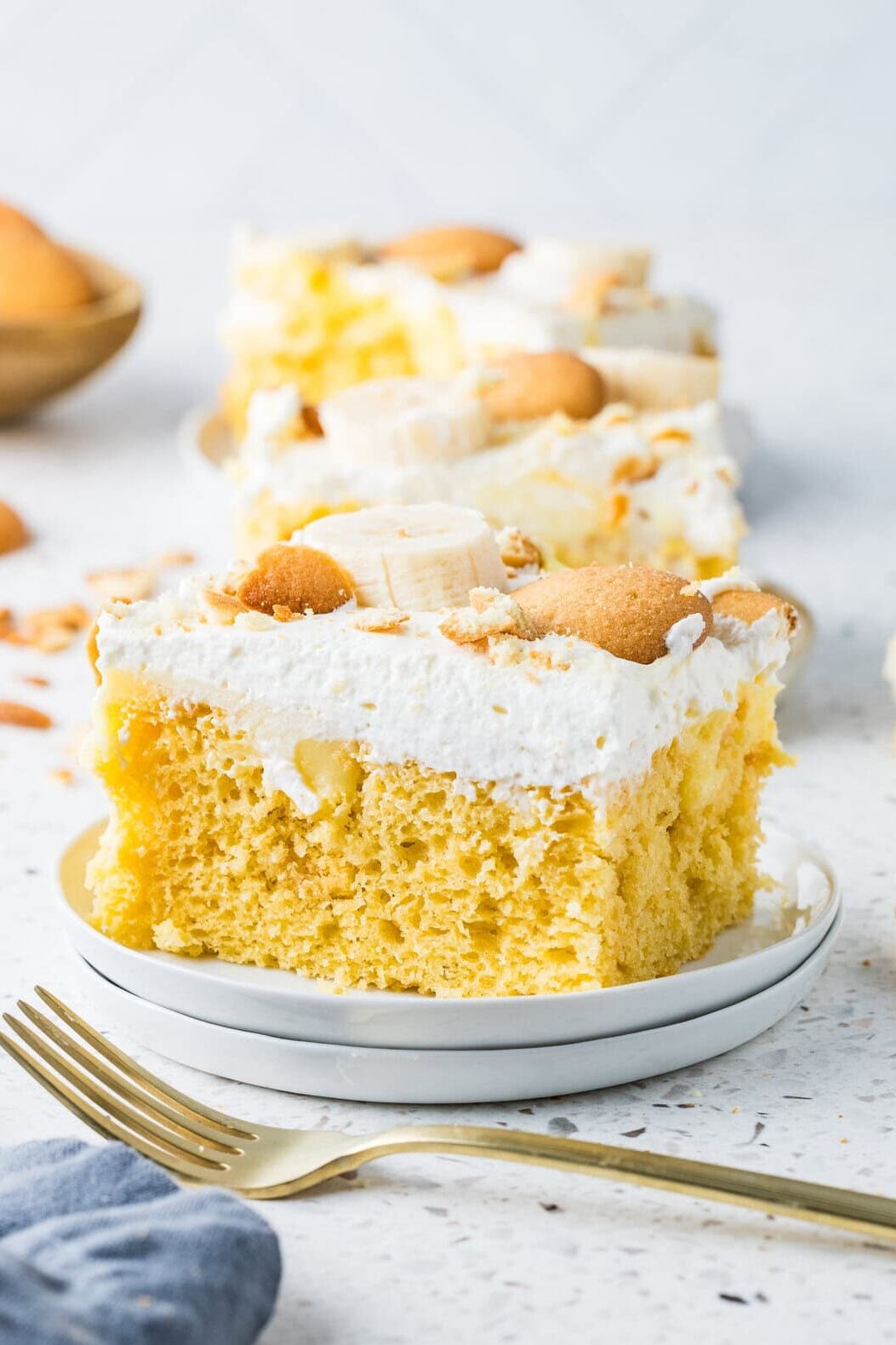 banana pudding poke cake