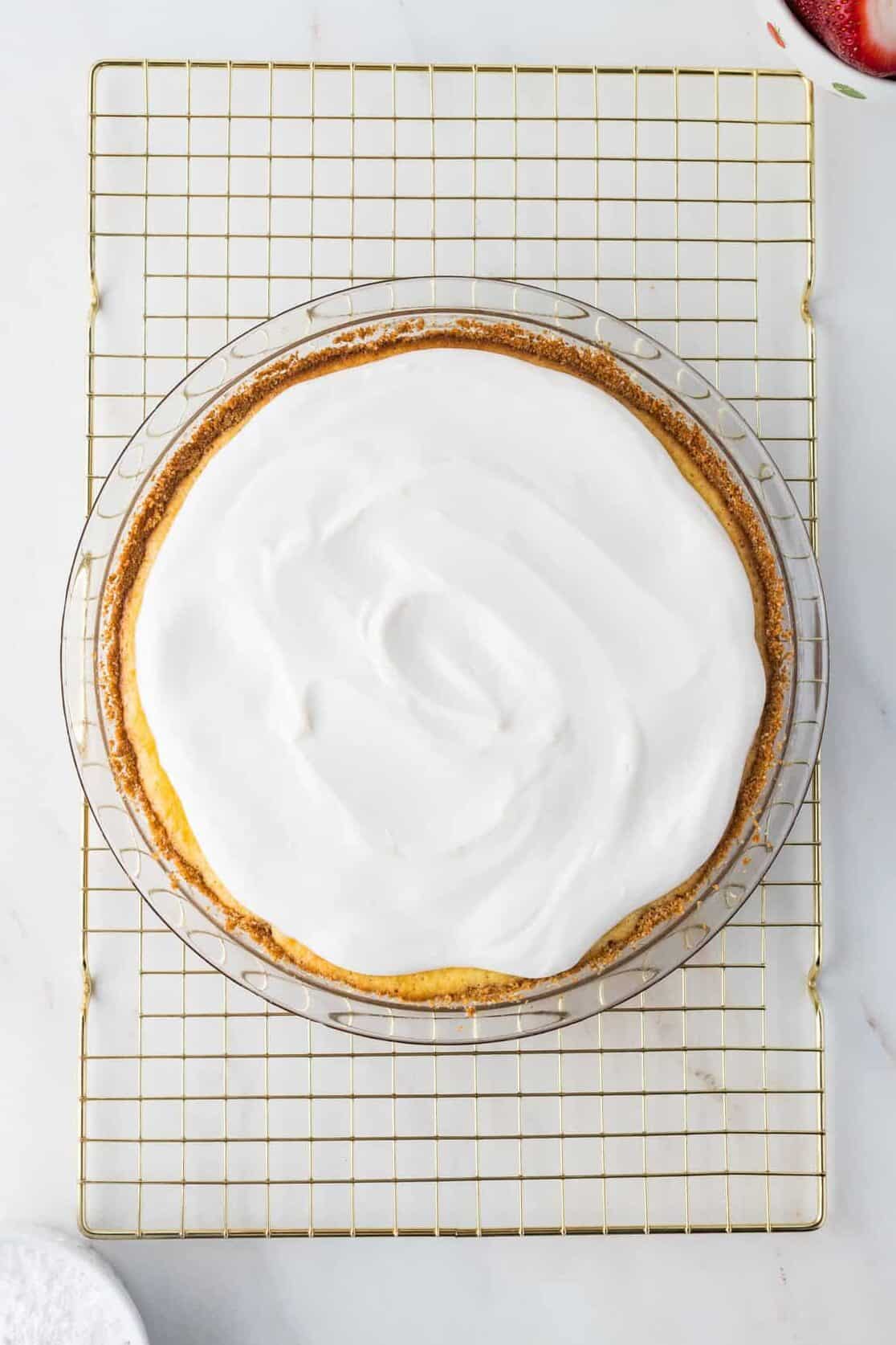 cheesecake pie with sour cream topping