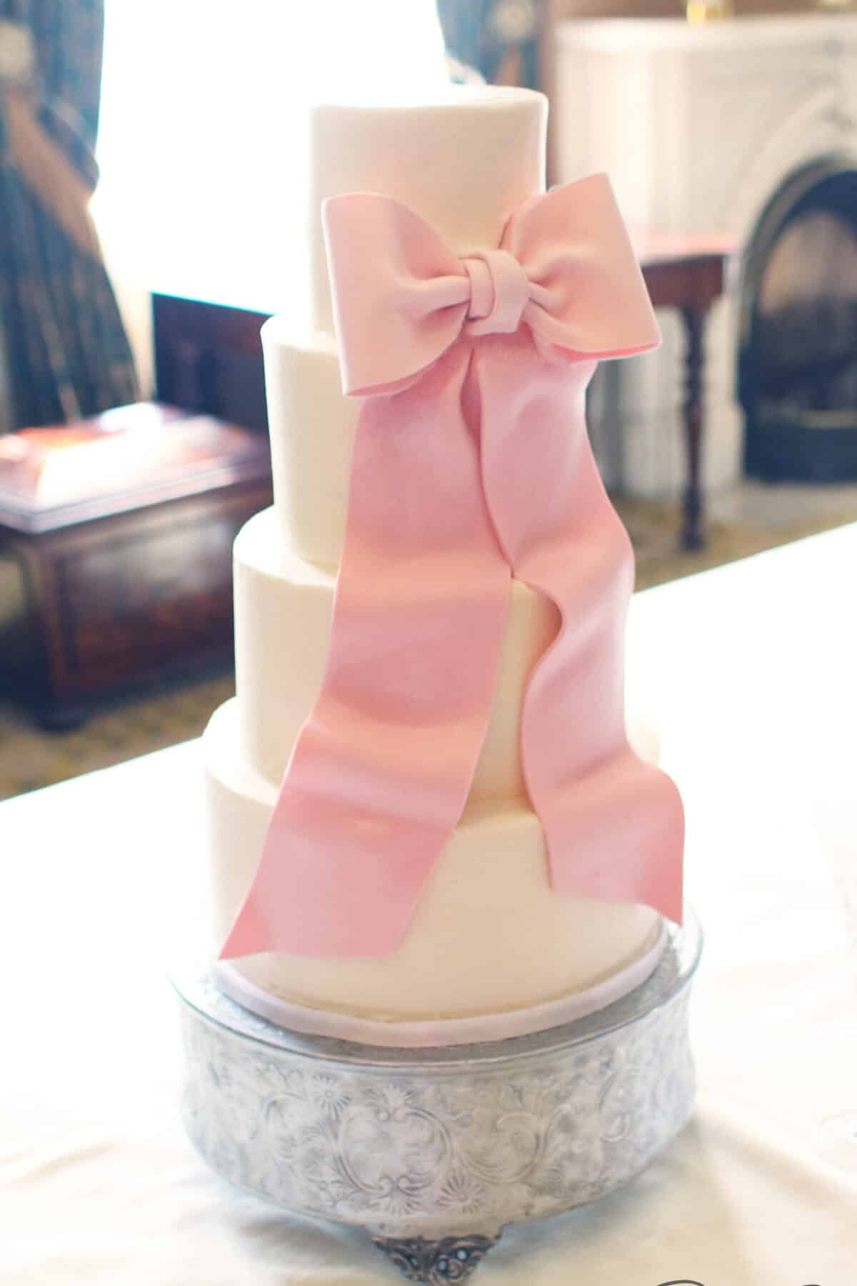 pink bow wedding cake