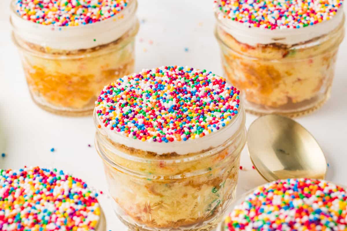 dot cakes in jars