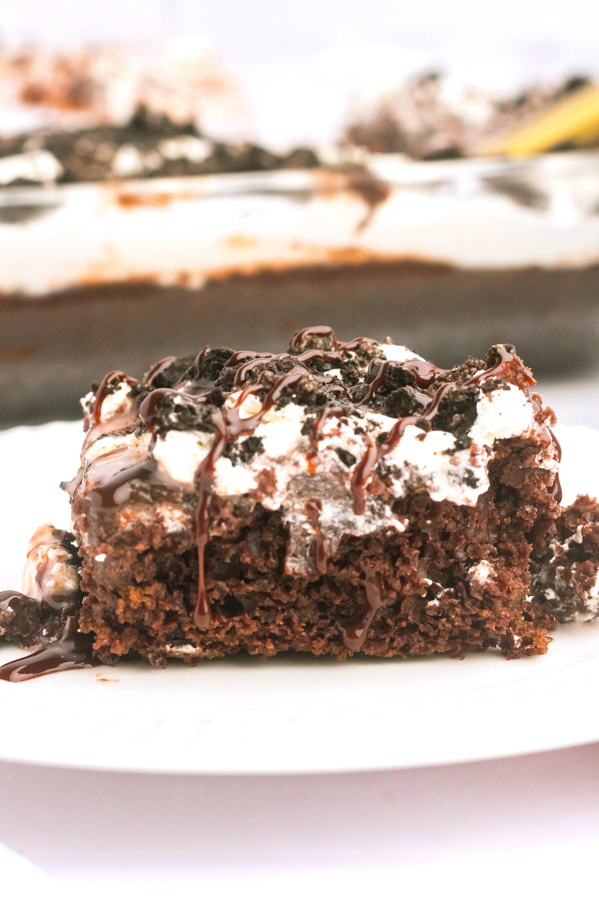 slice of oreo poke cake