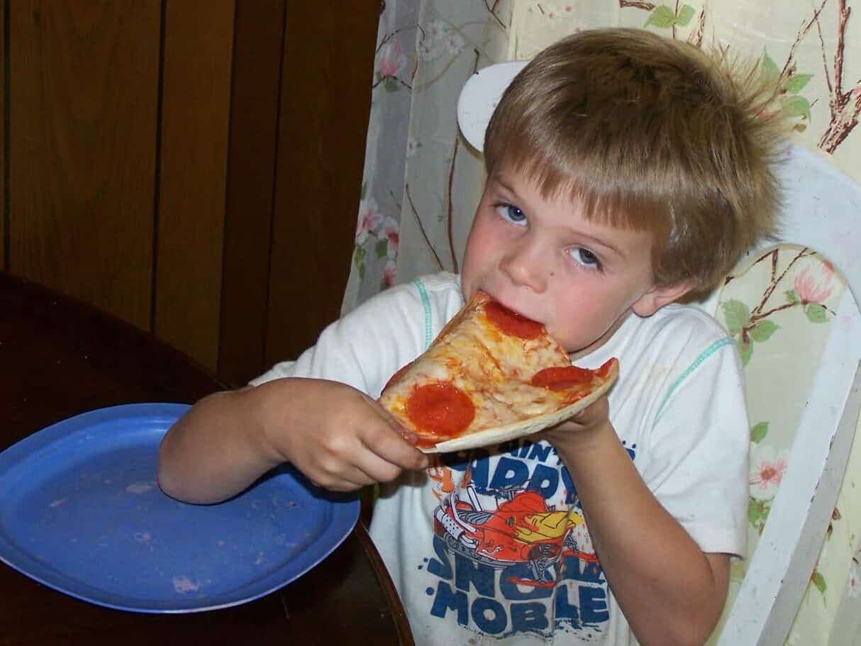 noah eating tortilla pizza