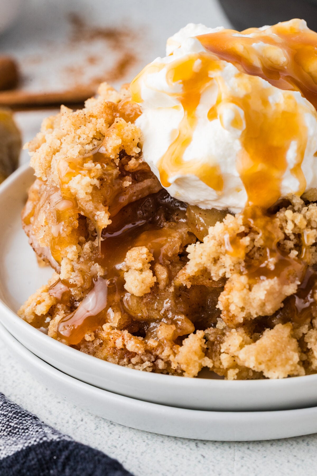 apple crisp without oats with ice cream and caramel on top