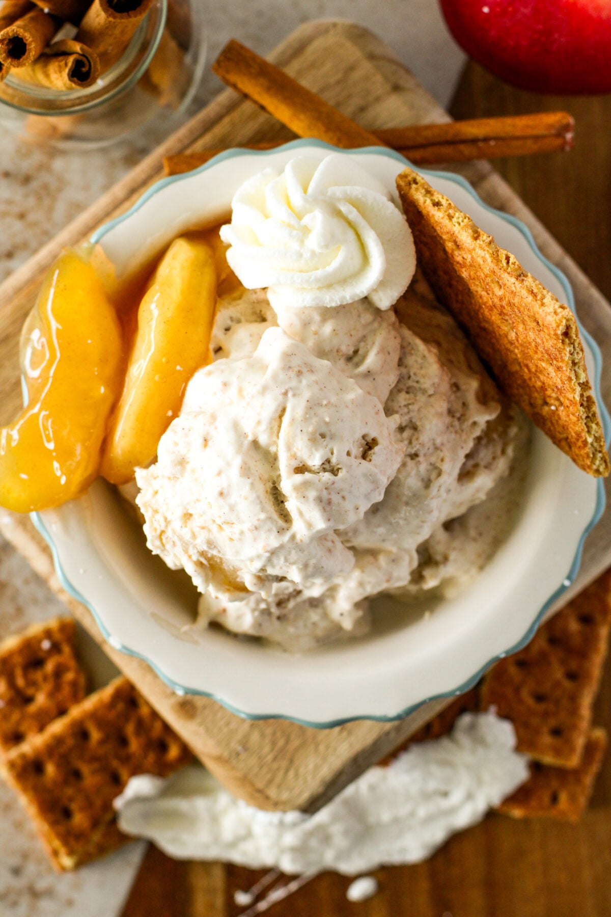 apple pie ice cream in a bowl