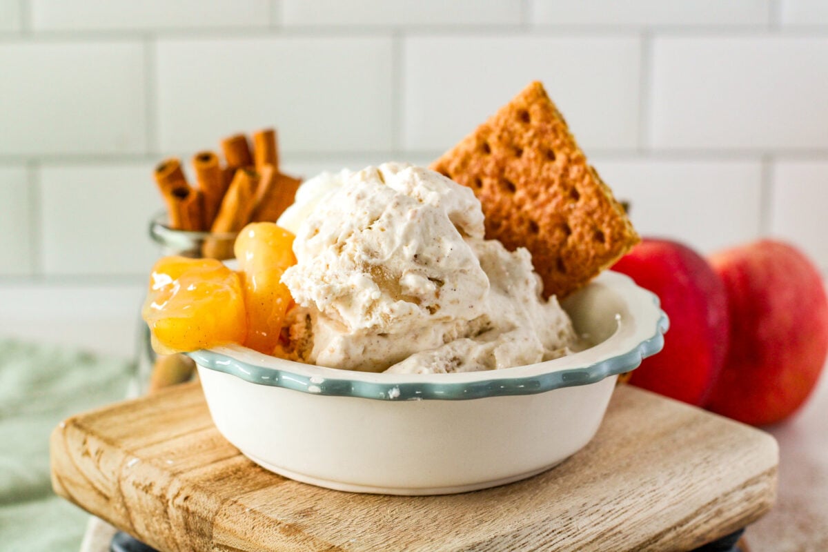 bowl of apple pie ice cream