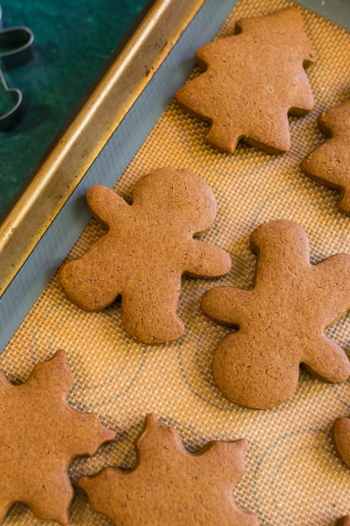 baked gingerbread men