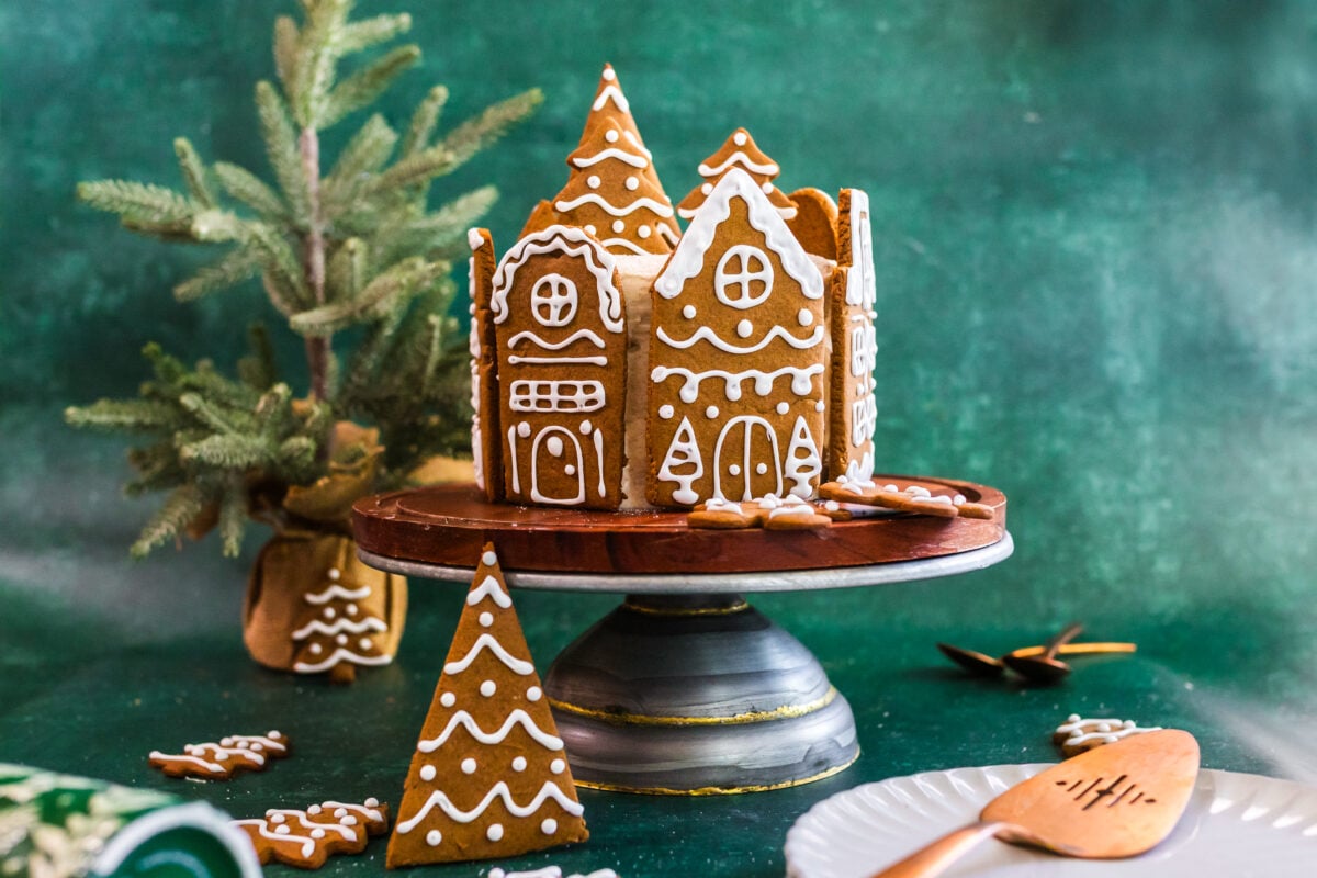 gingerbread house cake