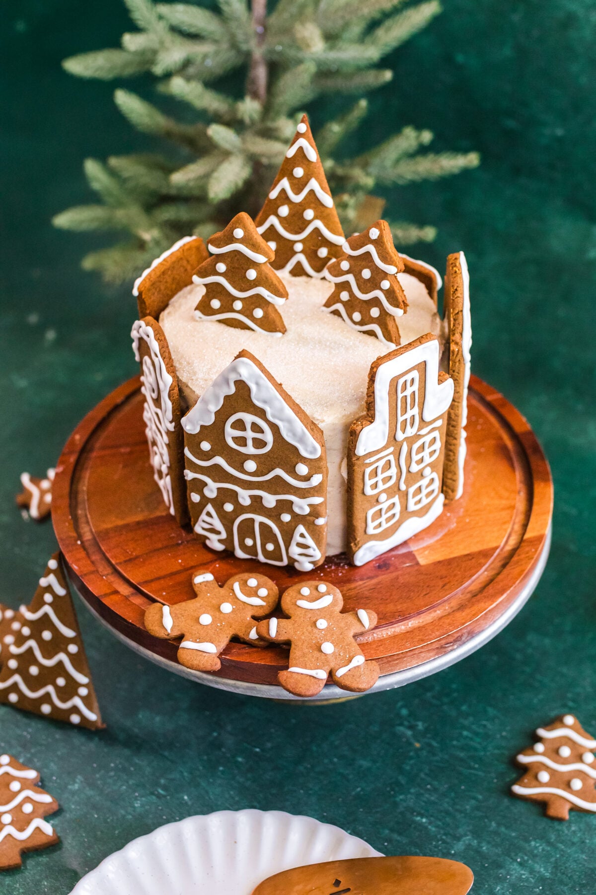 finished gingerbread spice cake