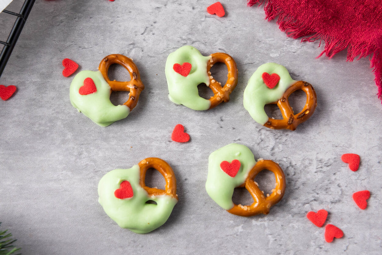 grinch pretzels