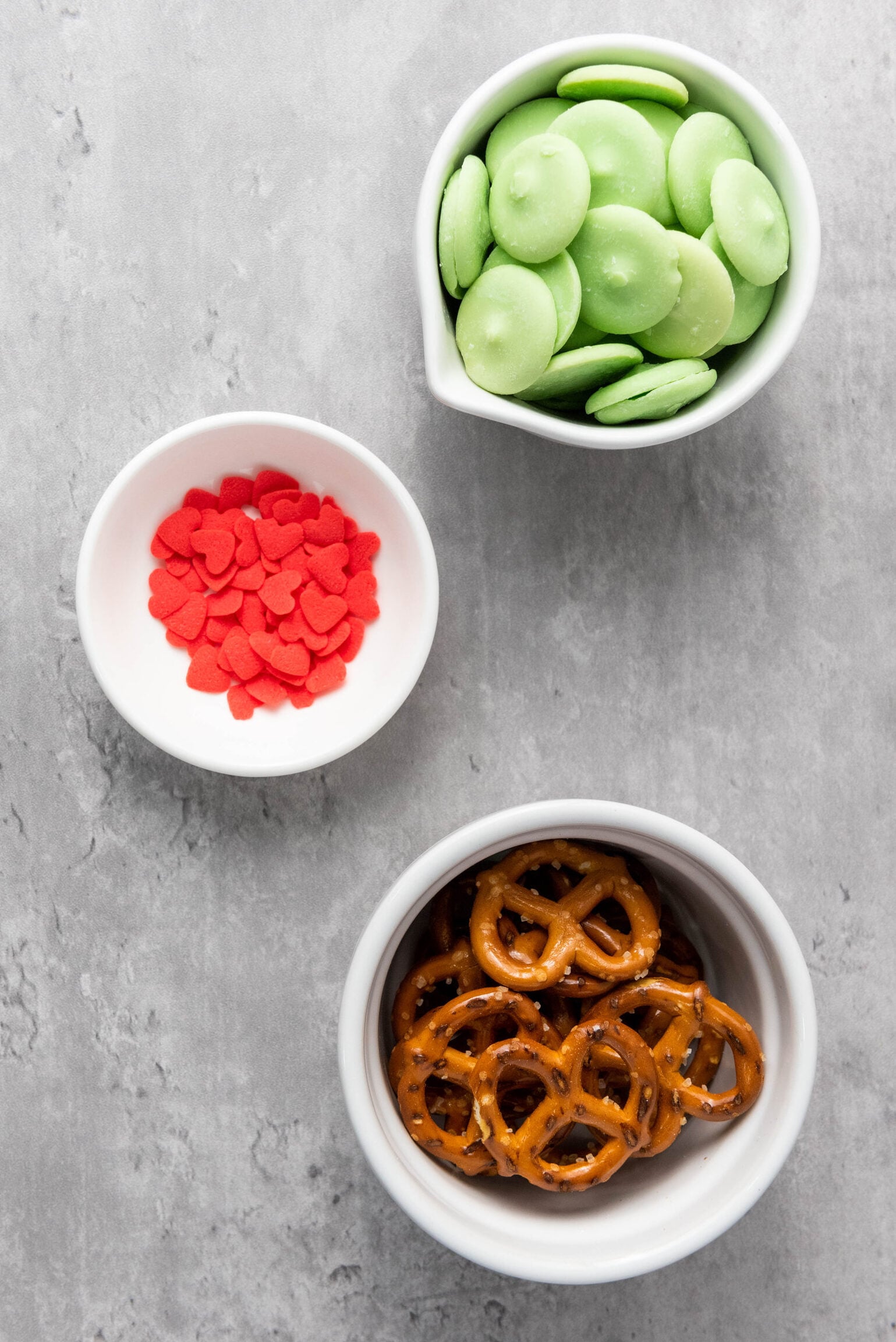 ingredients for grinch pretzels