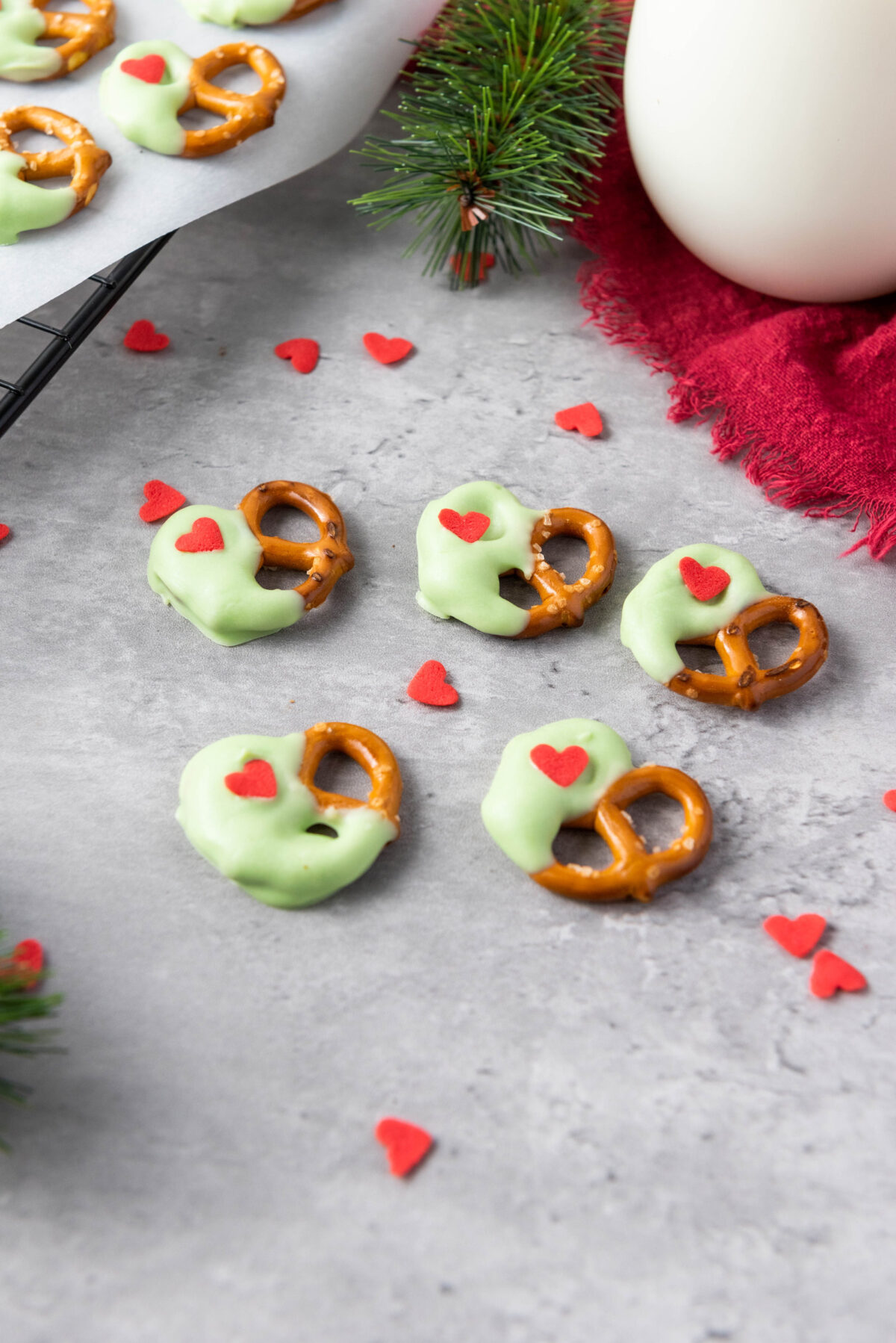 grinch pretzels