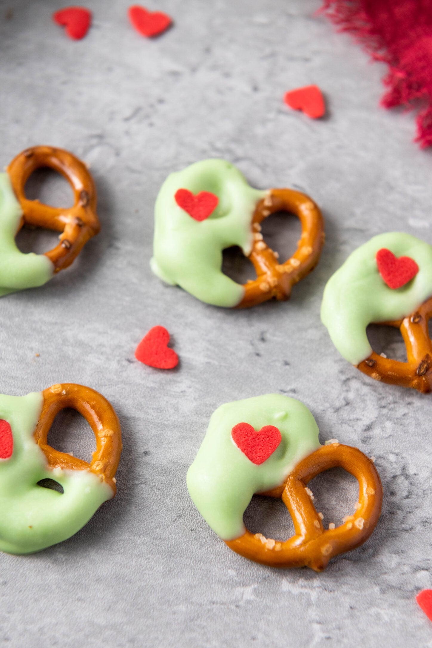 grinch pretzels