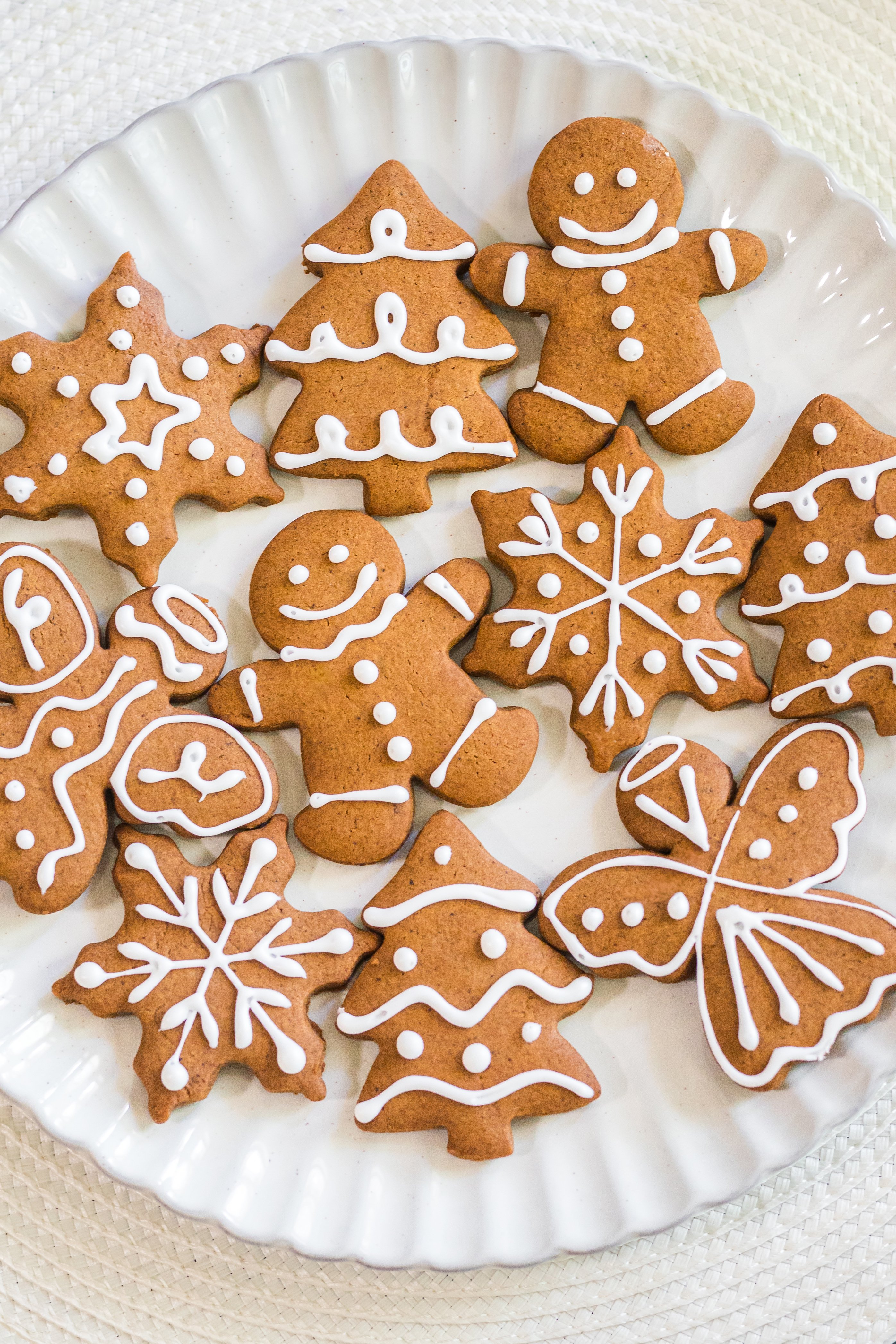 Iced Gingerbread Cookies (Easy Christmas Cookie Recipe)