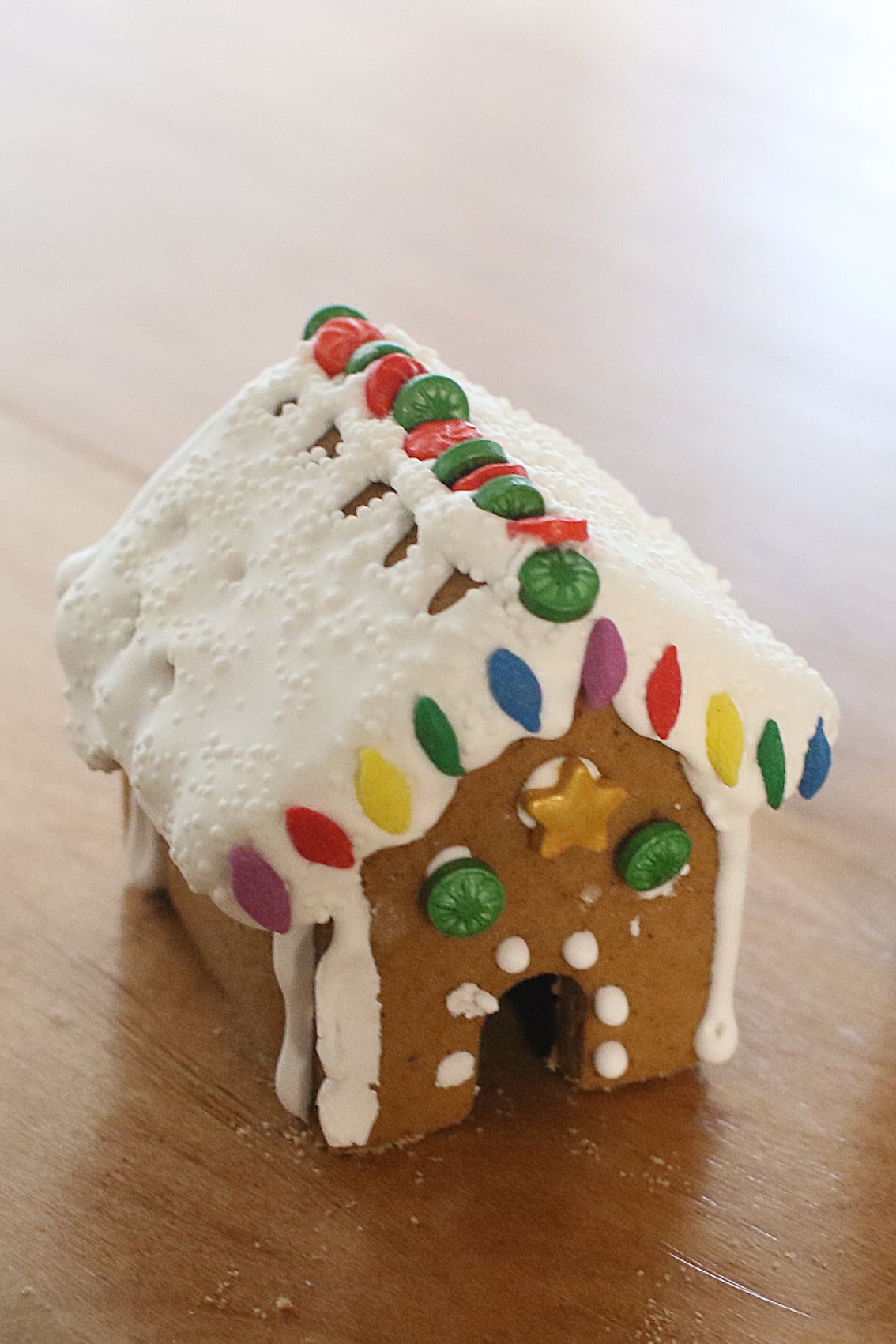 mini gingerbread house