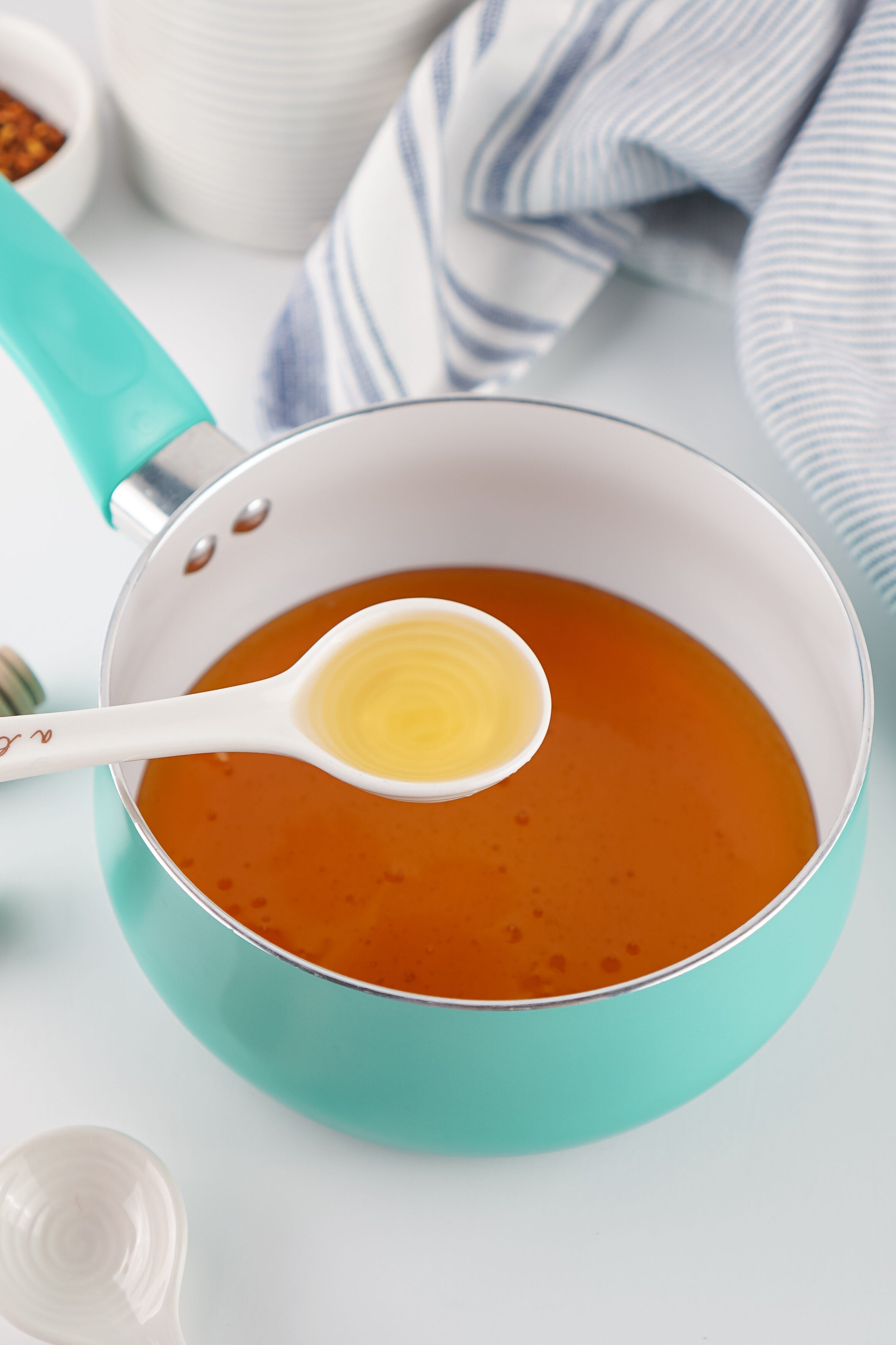 adding apple cider vinegar to honey