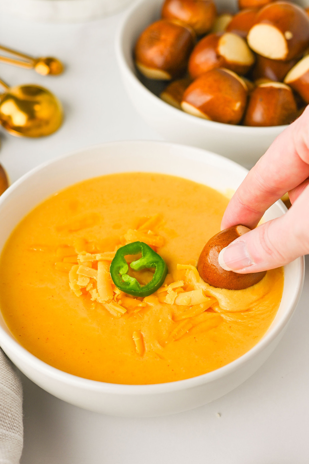 Beer Cheese Dip Recipe (Easy Game Day Appetizer)
