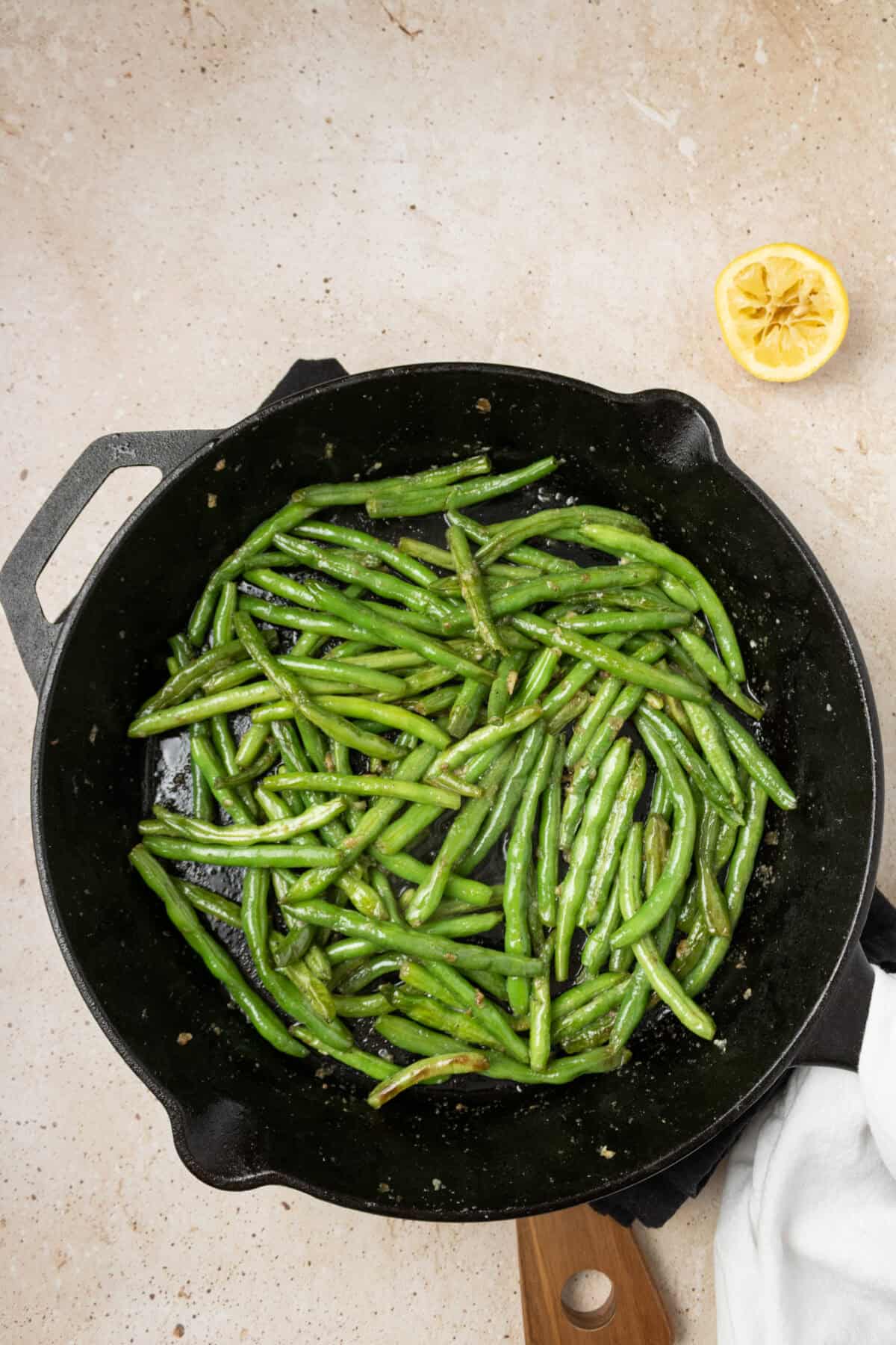 green beans in skillet